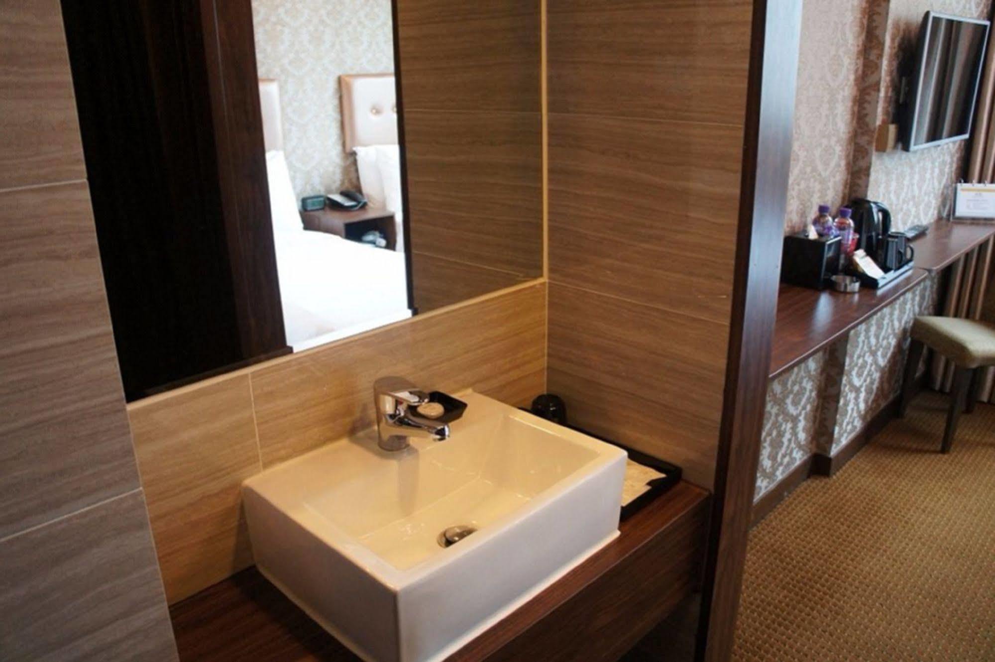 Grand City Hotel Hong Kong Bagian luar foto